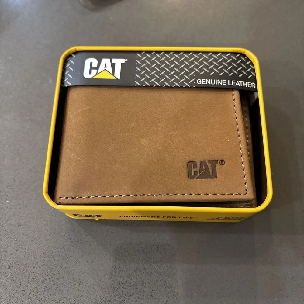 CAT Caterpillar Single BiFold Leather RFID Wallet  Embossed Logo Tan W/ Gift Tin